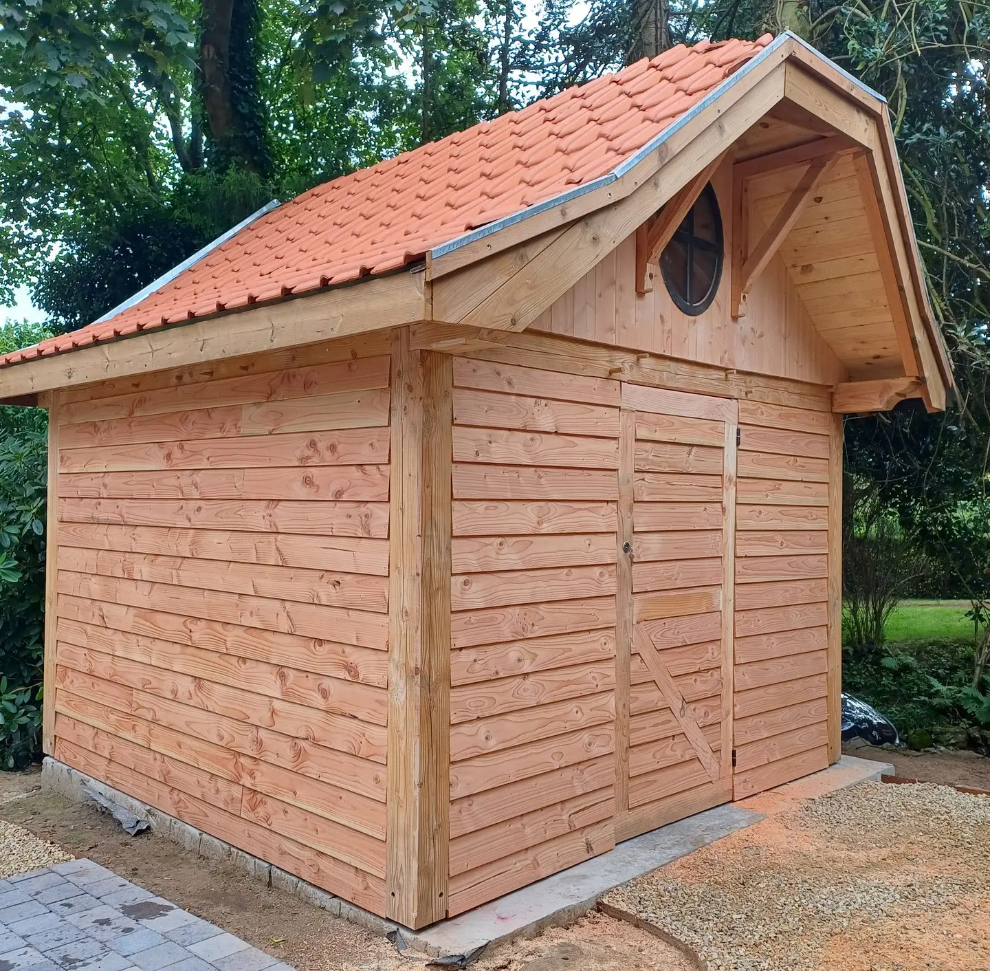 Cabane haut de gamme bois sur mesure charpente traditionnelle