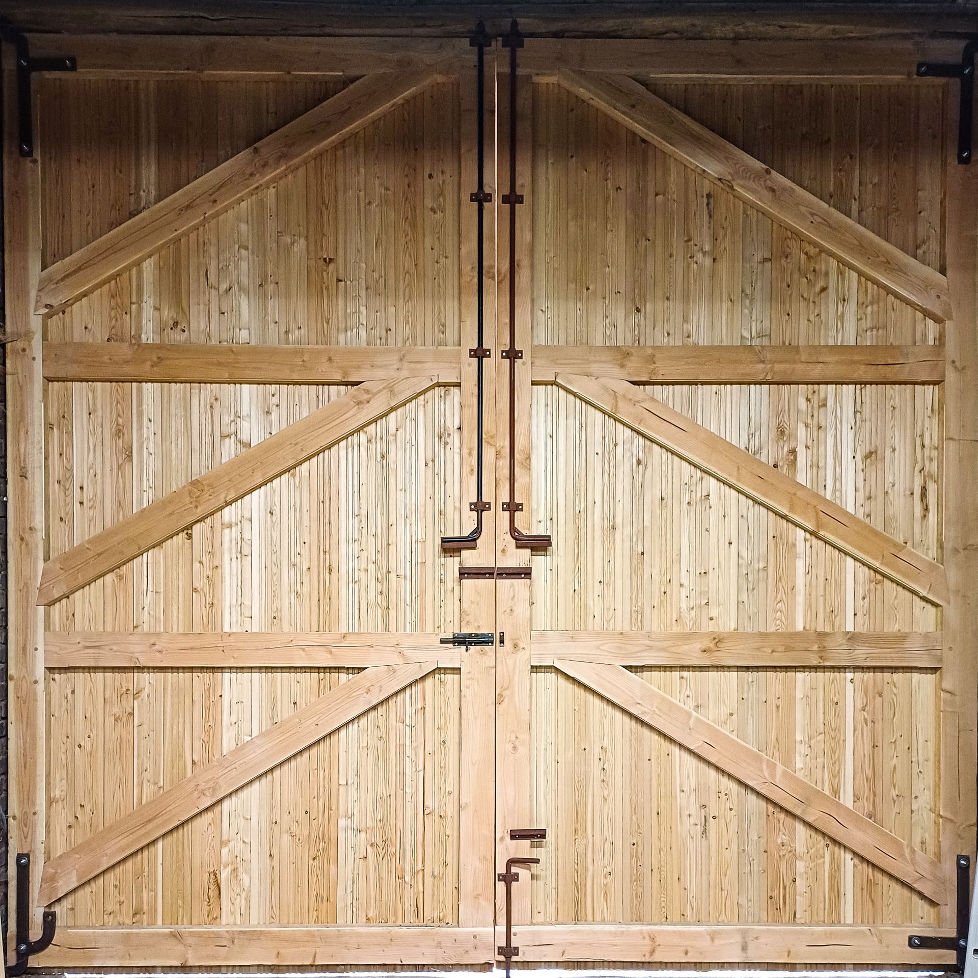 Portail charpente traditionnelle porte de ferme